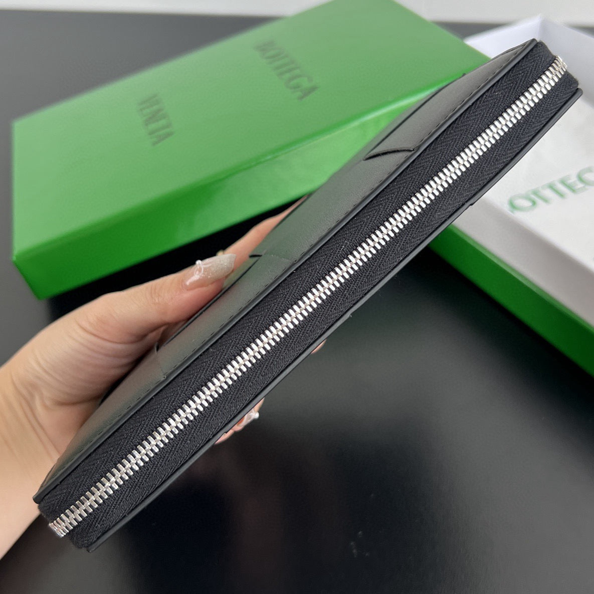 보테가 베네타 지퍼 어라운드 카세트 장지갑