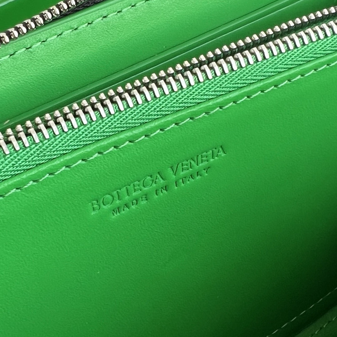 보테가 베네타 지퍼 어라운드 카세트 장지갑