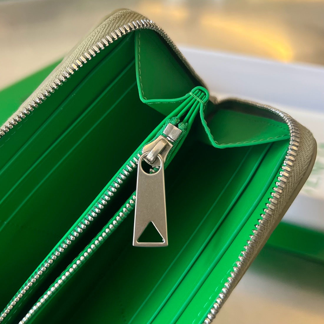 보테가 베네타 인트레치아토 지퍼 투톤 장지갑