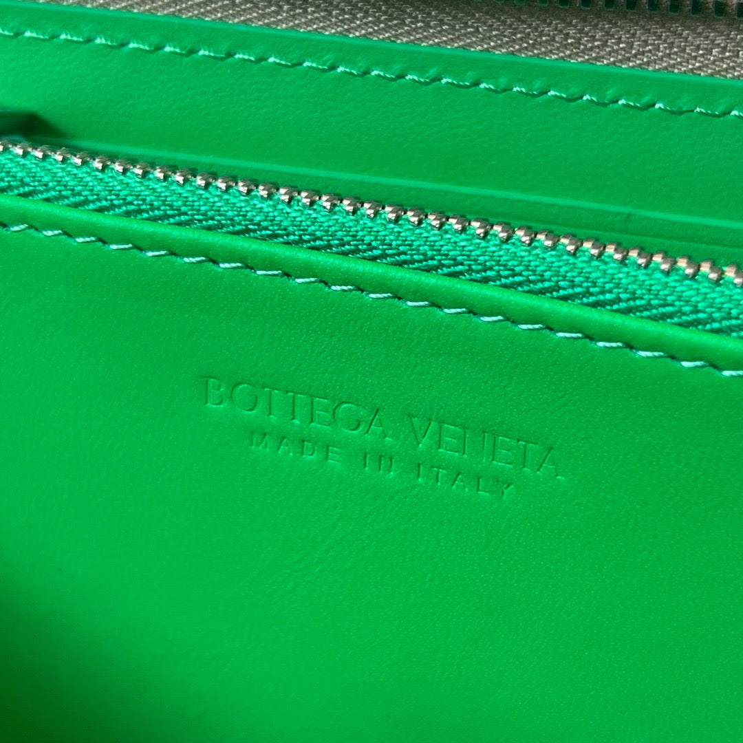 보테가 베네타 인트레치아토 지퍼 투톤 장지갑