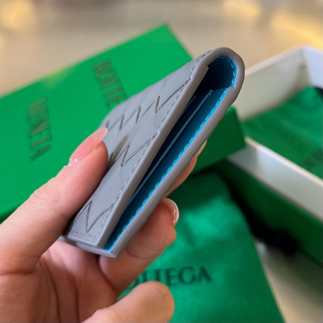 보테가 베네타 인트레치아토 투톤 카드지갑