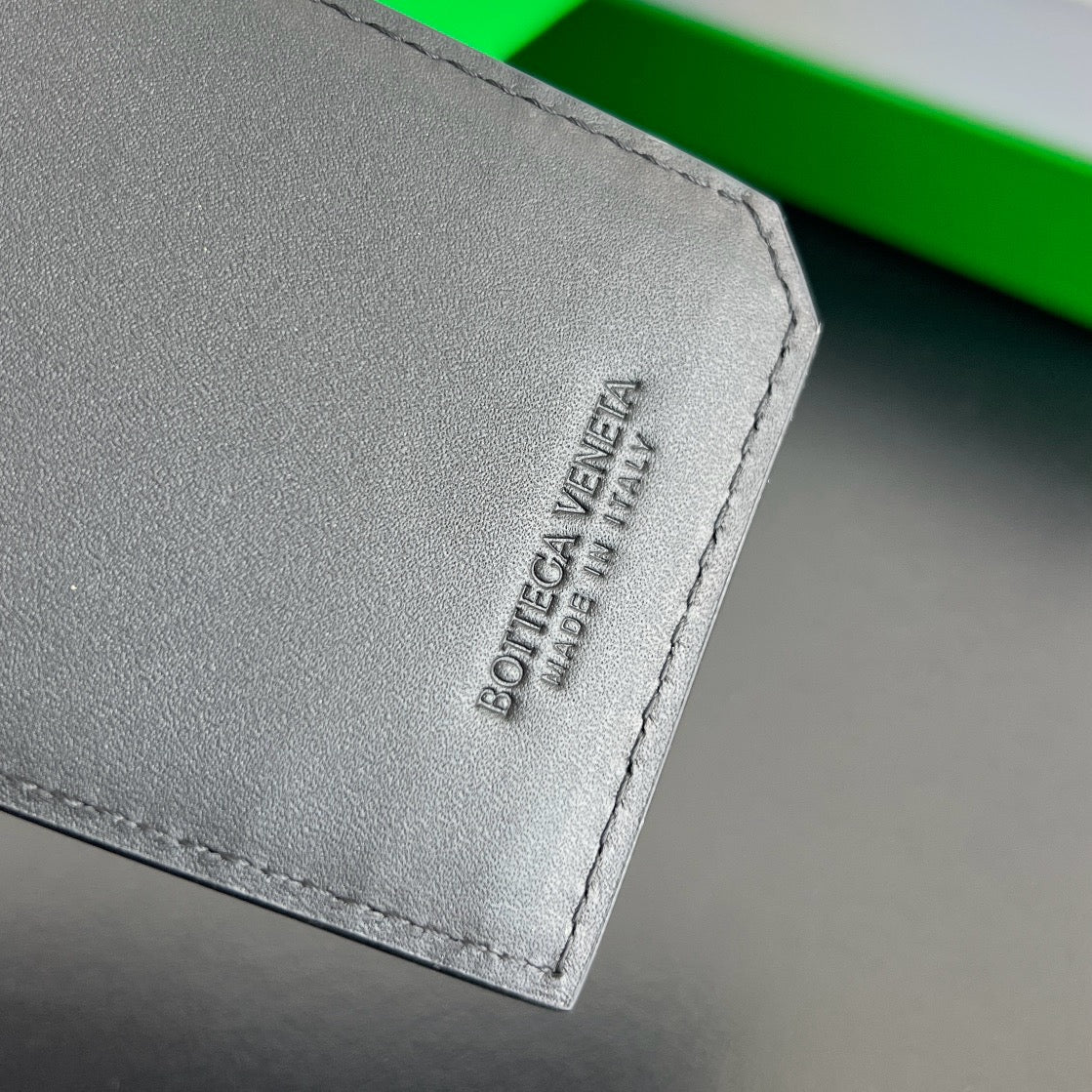 보테가 베네타 인트레치아토 버티컬 카드 홀더