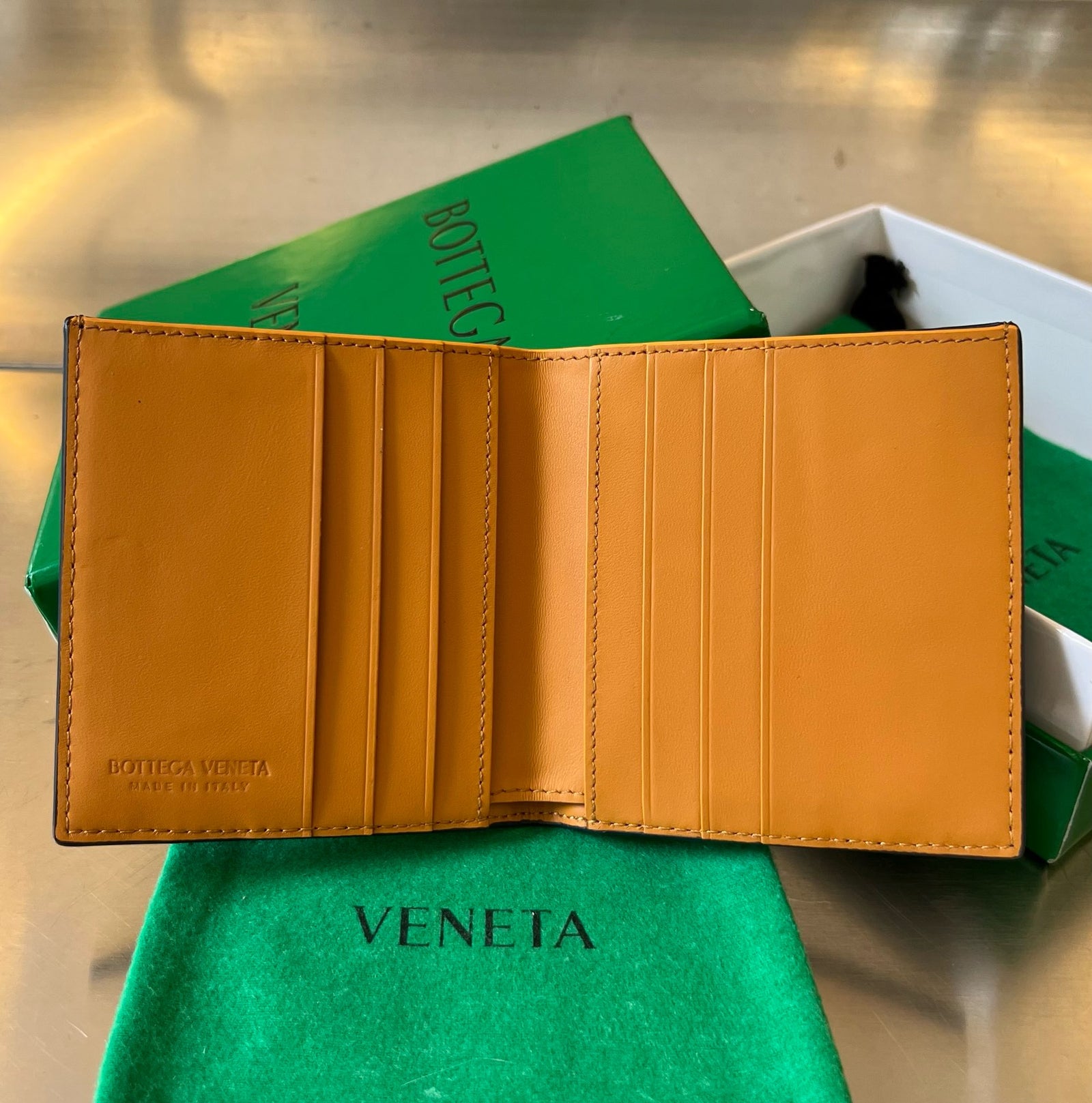 보테가 베네타 인트레치아토 슬림 투톤 반지갑