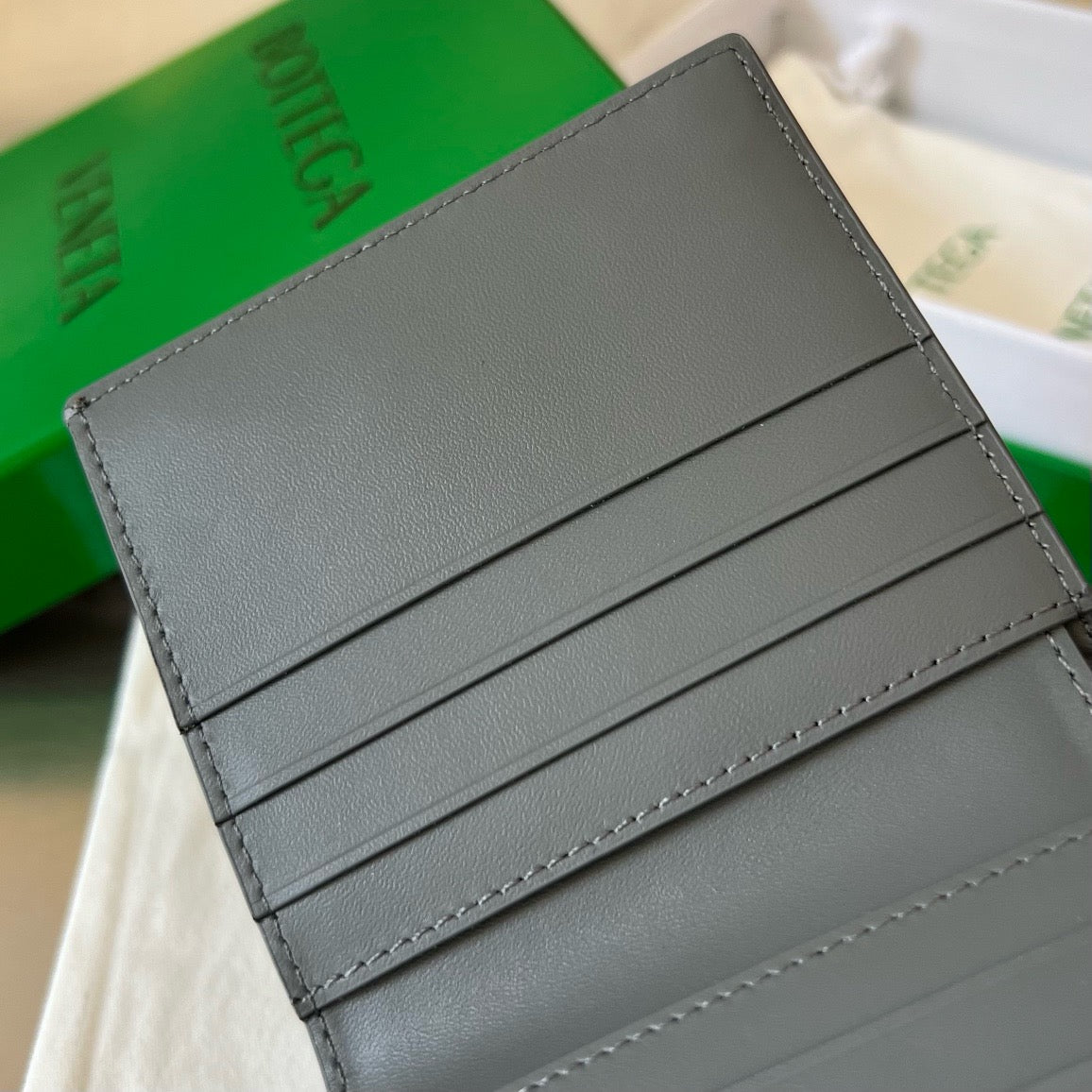 보테가 베네타 인트레치아토 슬림 반지갑