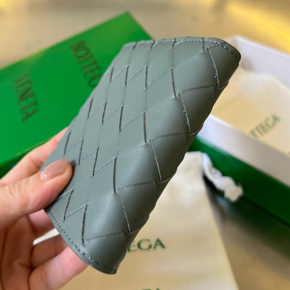 보테가 베네타 인트레치아토 슬림 반지갑