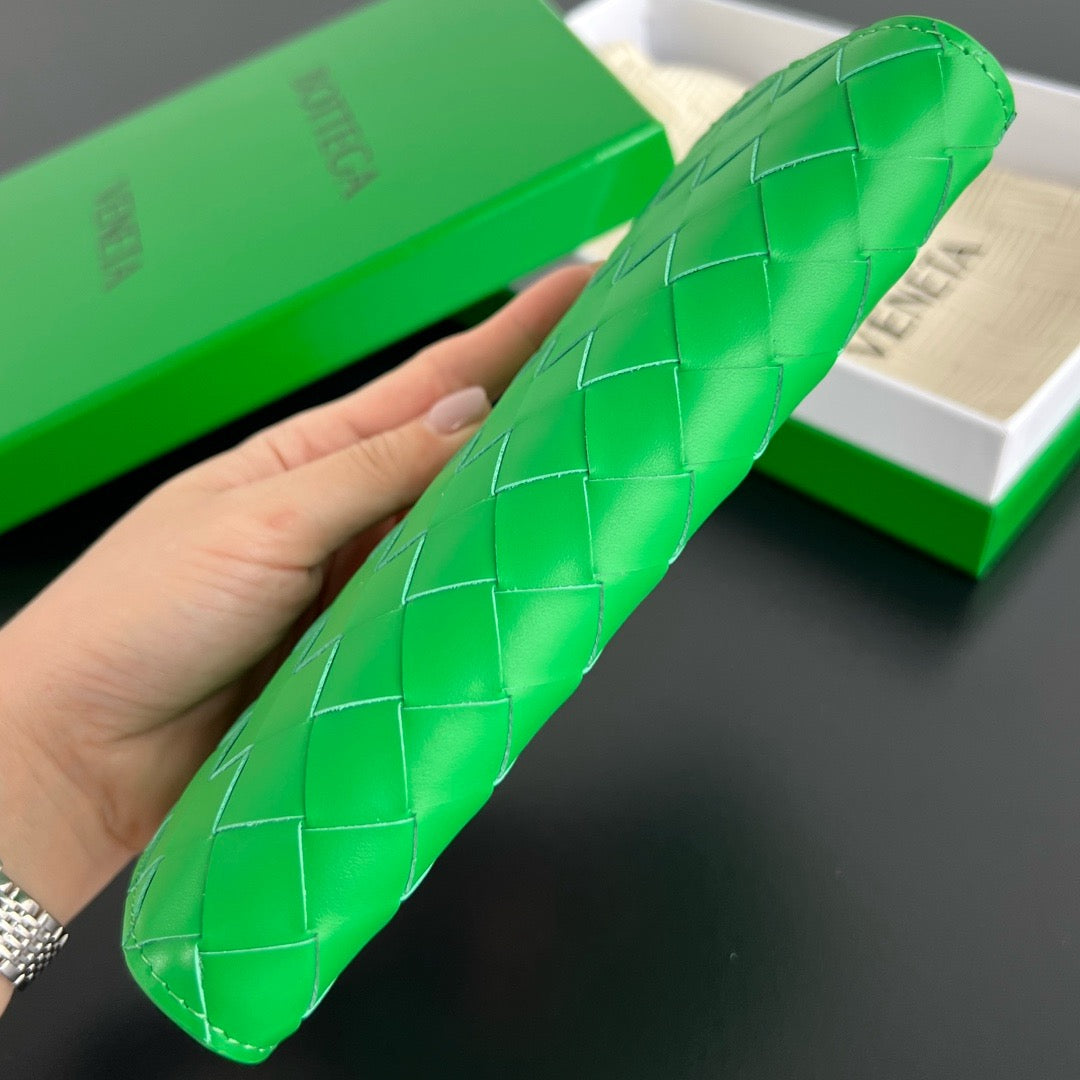 보테가 베네타 인트레치아토 지퍼 카드 장지갑