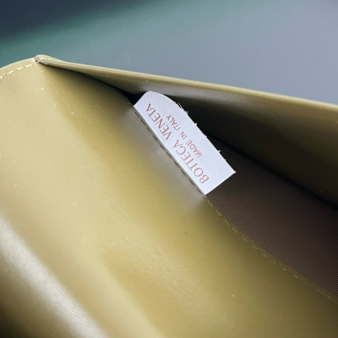 보테가 베네타 인트레치아토 지퍼 카드 장지갑