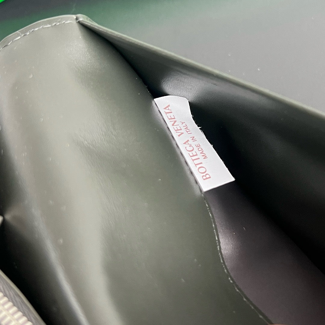 보테가 베네타 인트레치아토 지퍼 카드 장지갑