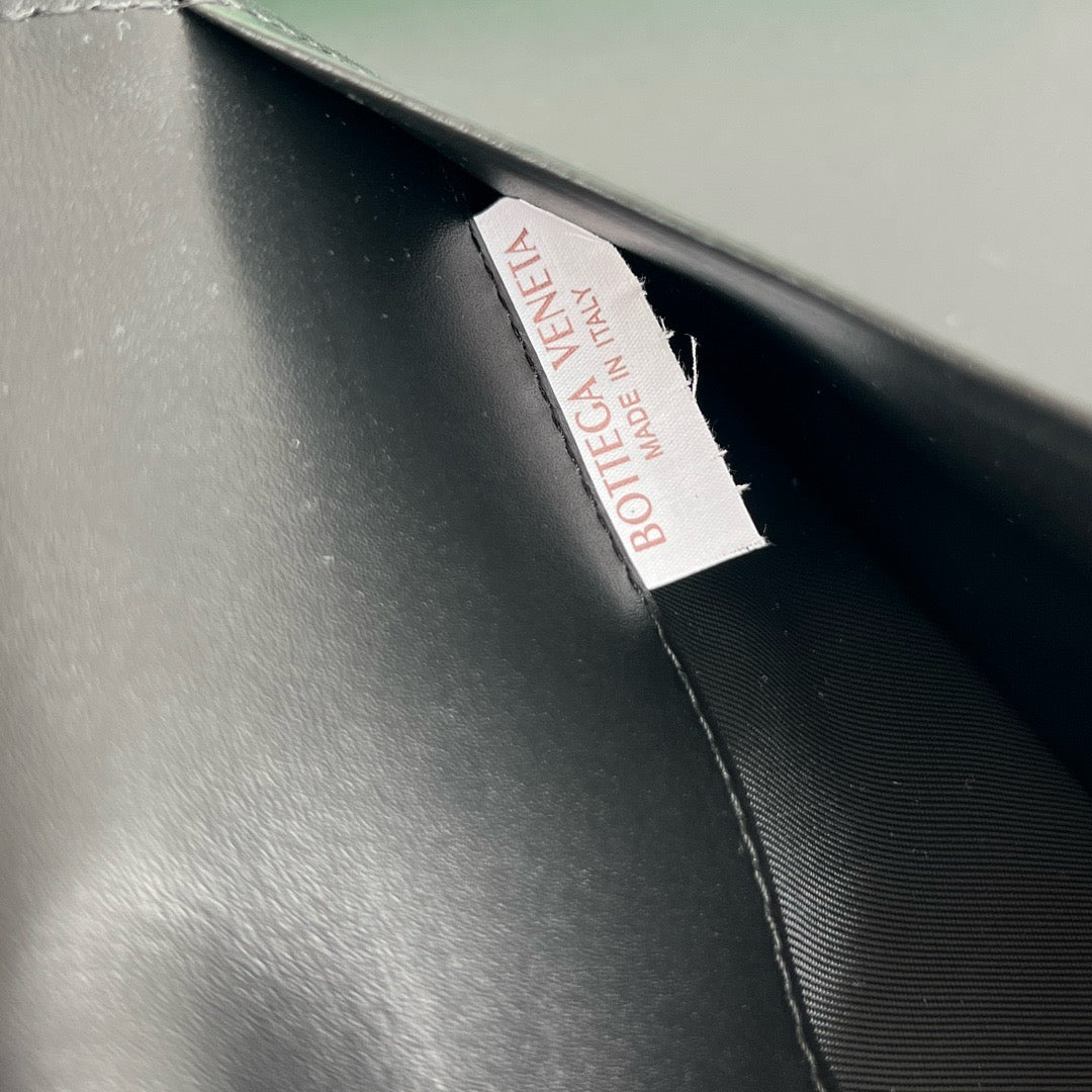 보테가 베네타 인트레치아토 지퍼 카드 장지갑