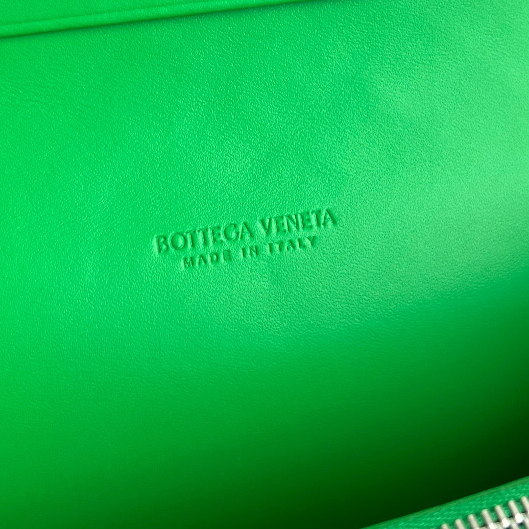 보테가 베네타 인트레치아토 지퍼 카드 장지갑