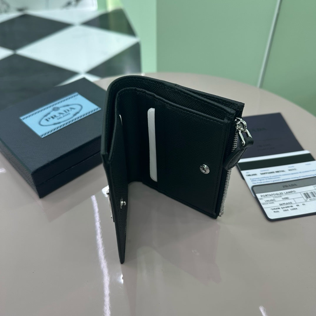 프라다 사피아노 레더 지퍼 반지갑