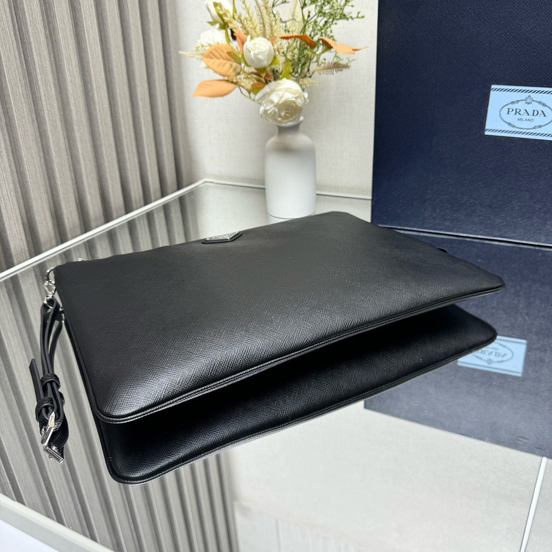 프라다 라지 사피아노 레더 파우치