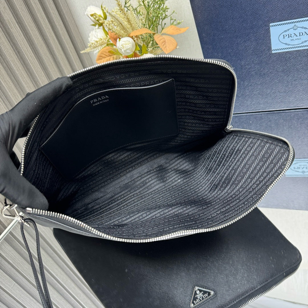 프라다 라지 사피아노 레더 파우치