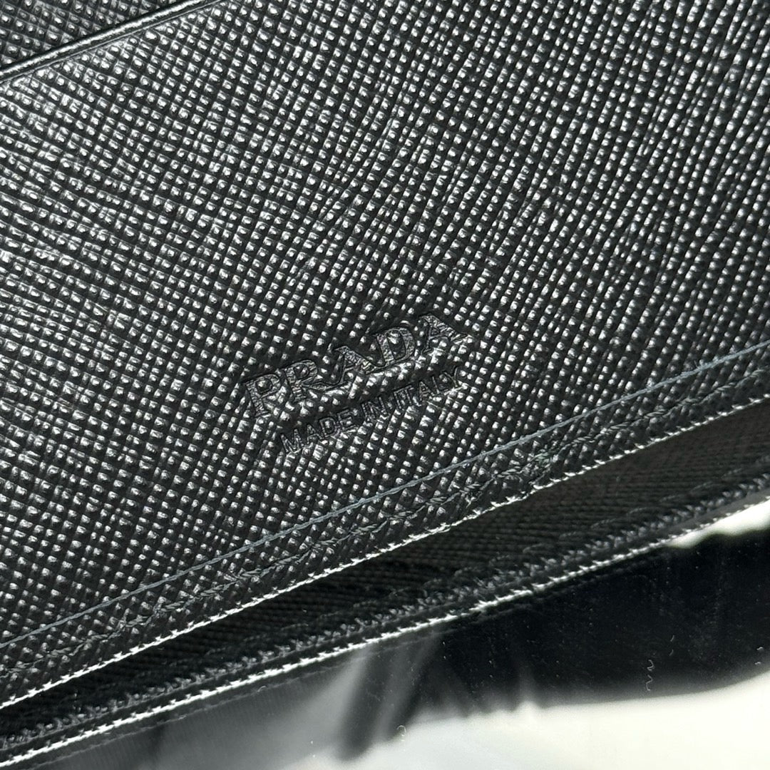 프라다 사피아노 레더 반지갑