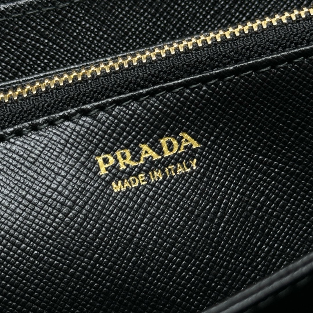 프라다 비텔로 지퍼 장지갑