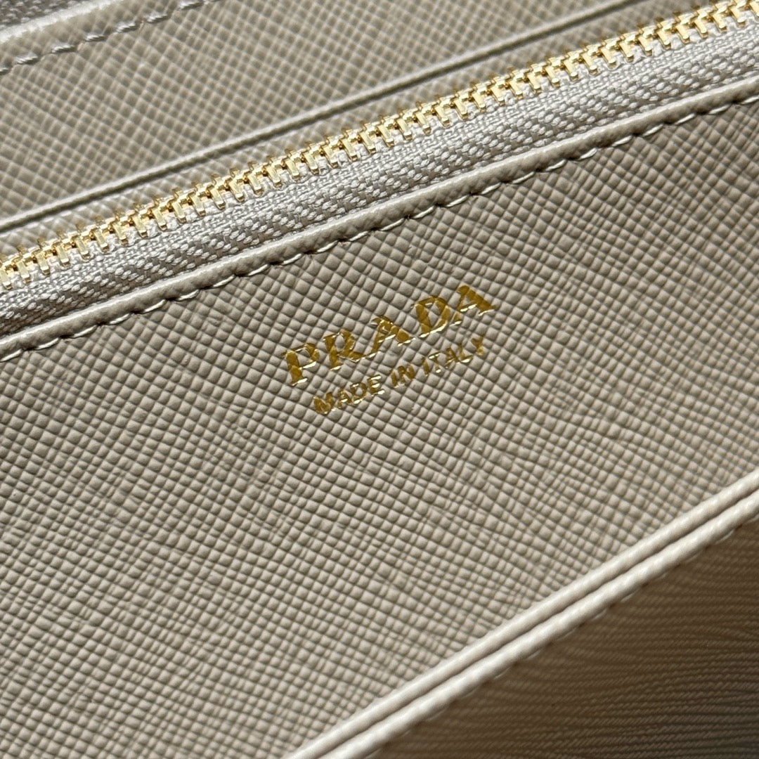 프라다 비텔로 지퍼 장지갑