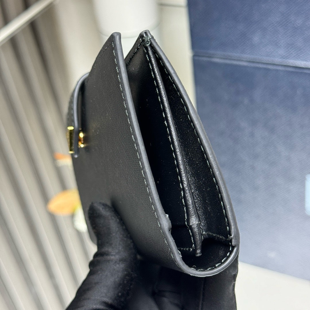 프라다 사피아노 스냅 버튼 장지갑