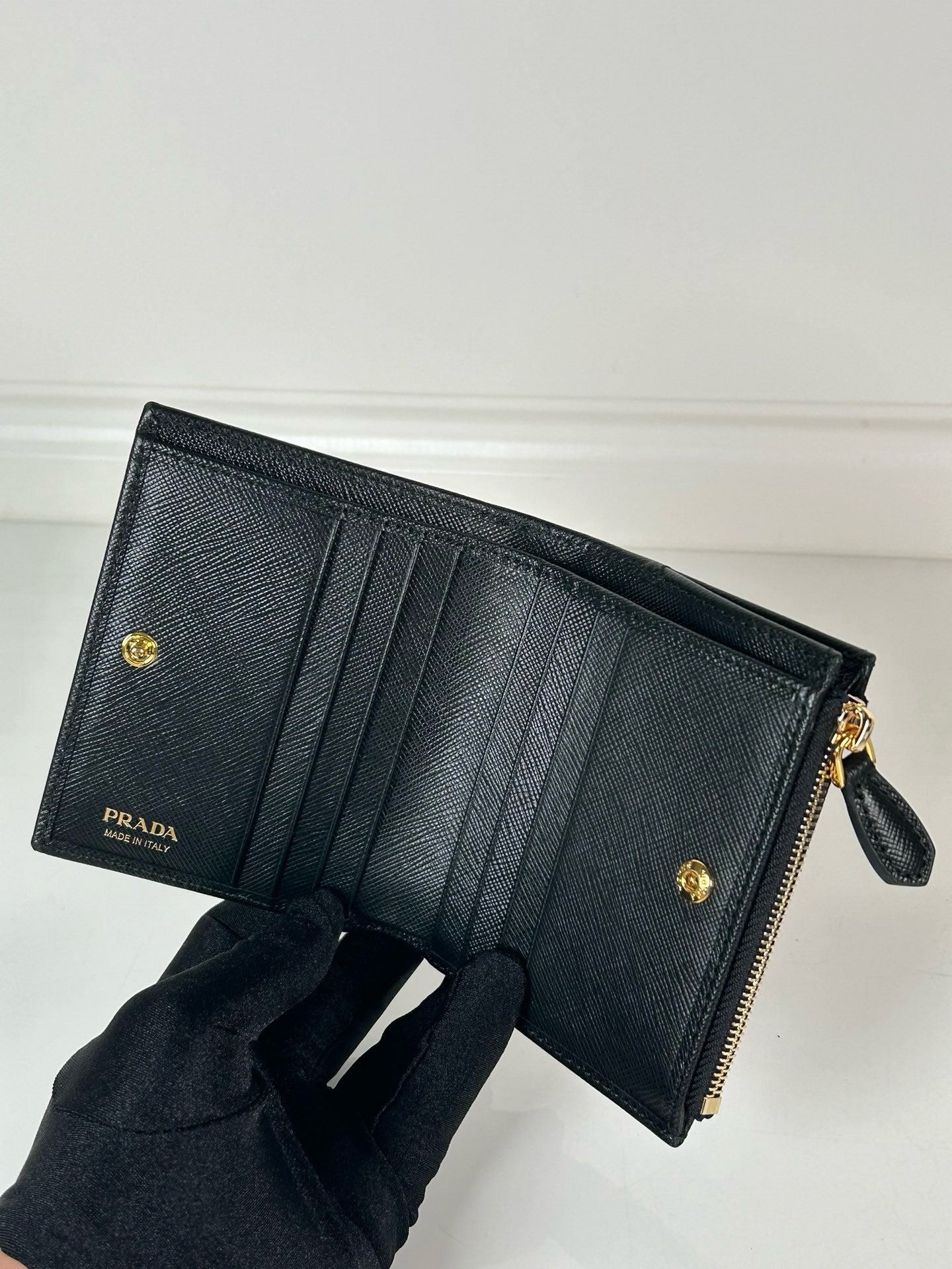 프라다 스몰 사피아노 레더 지갑