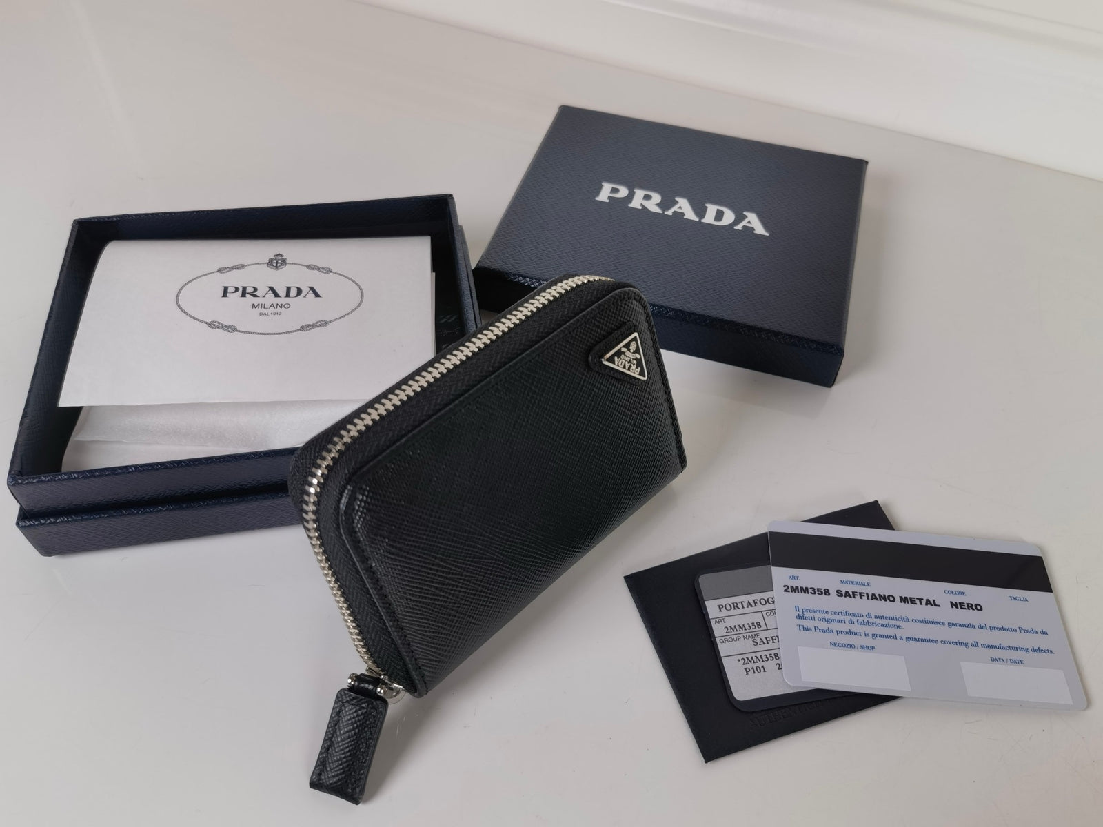 프라다 사피아노 레더 지퍼 카드 홀더