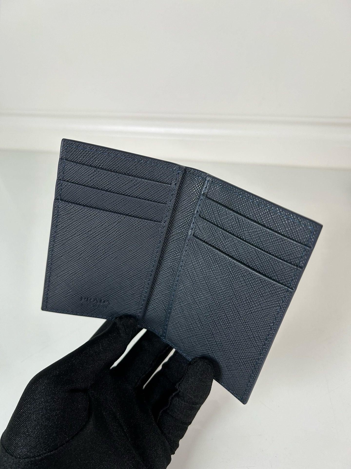 프라다 사피아노 레더 카드 지갑