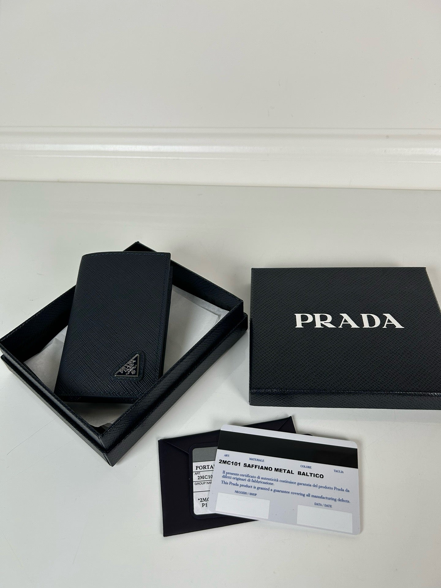 프라다 사피아노 레더 카드 지갑