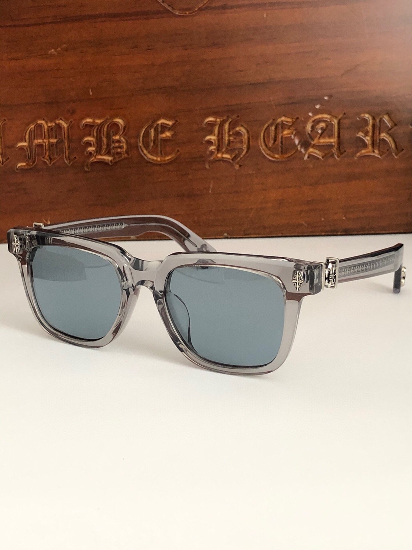 크롬하츠 엠비딕스트로우스 선글라스