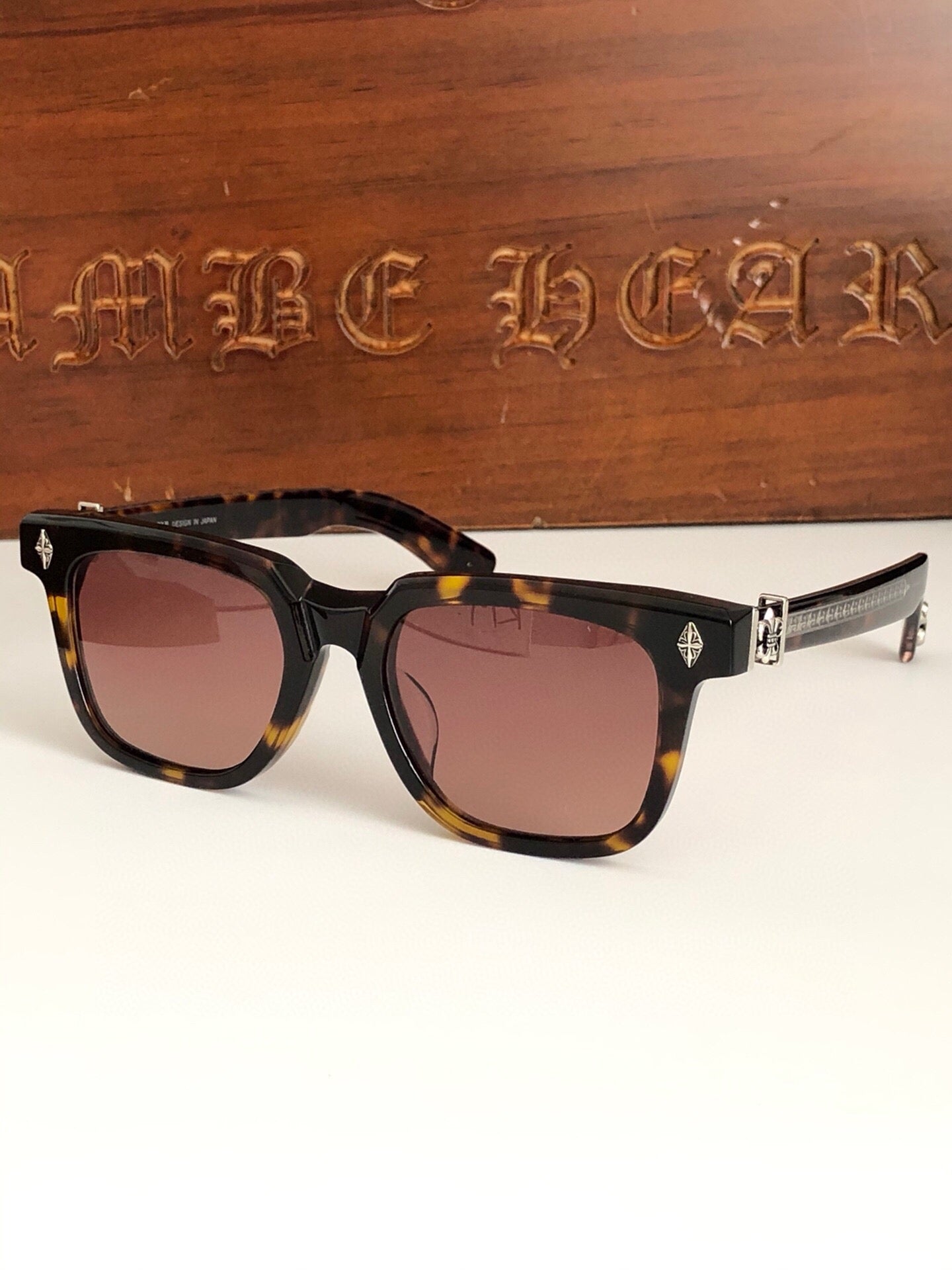 크롬하츠 엠비딕스트로우스 선글라스