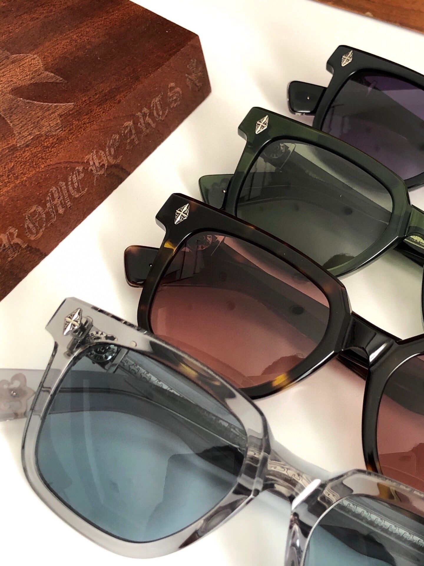 크롬하츠 엠비딕스트로우스 선글라스