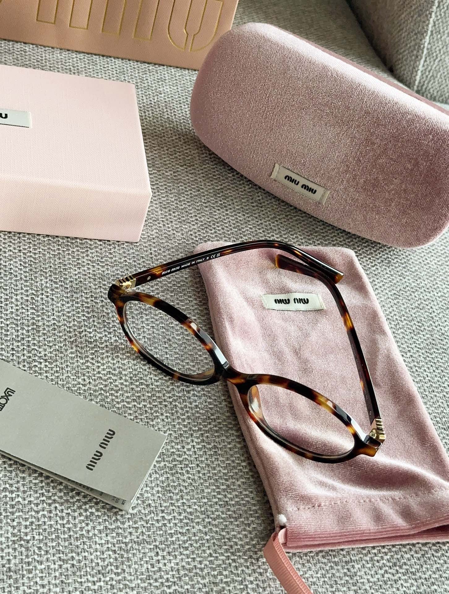 미우미우 안경 SMU04Z