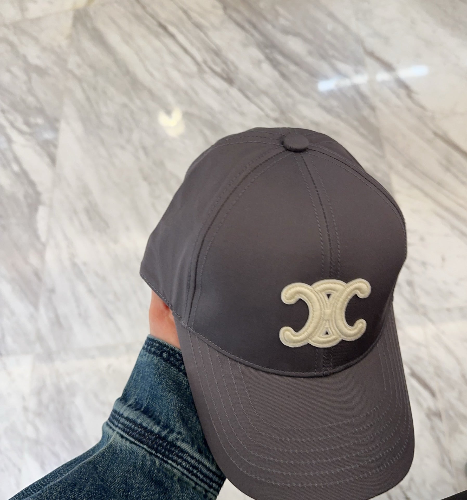 셀린느 볼캡