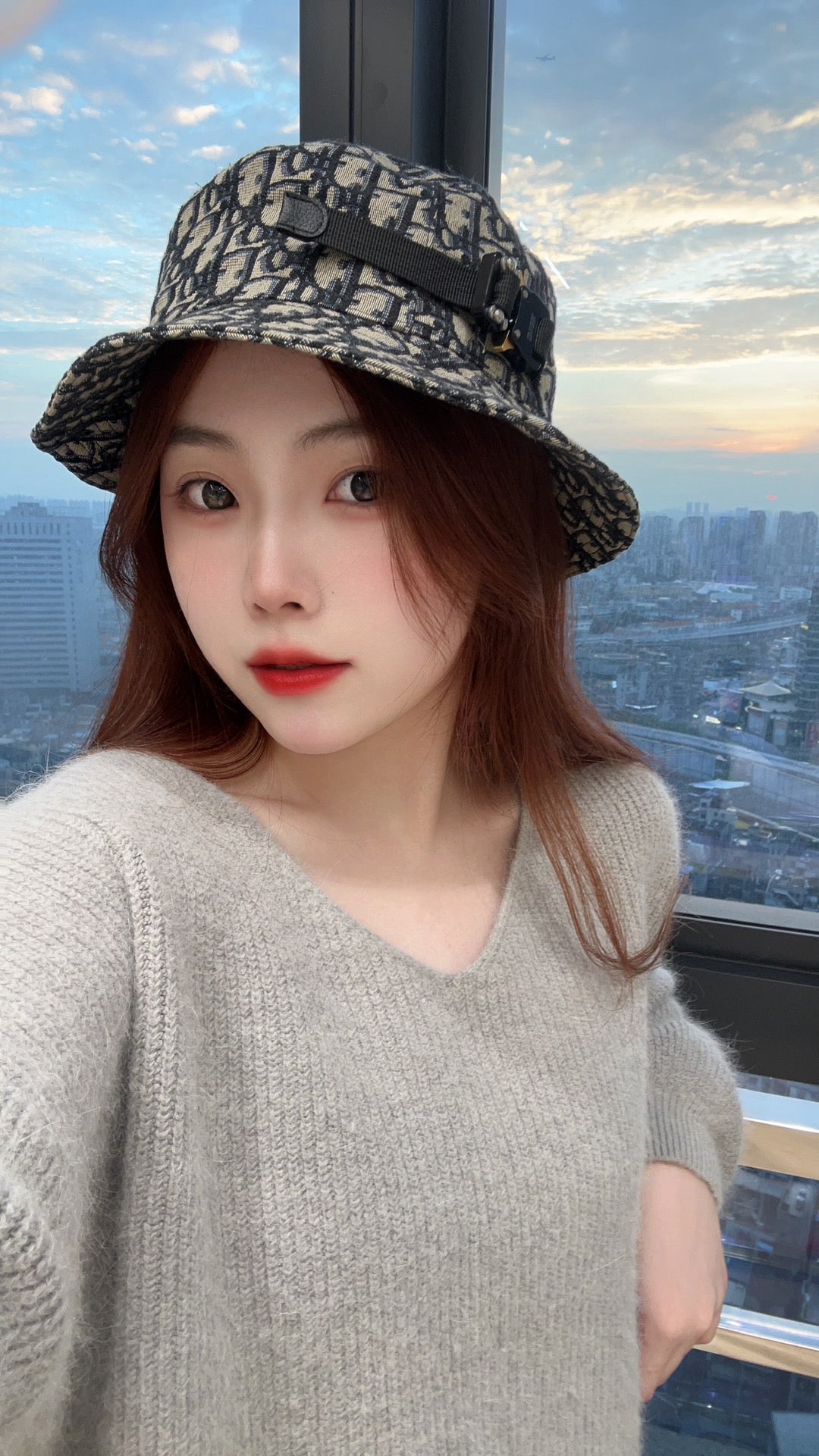디올 버킷햇