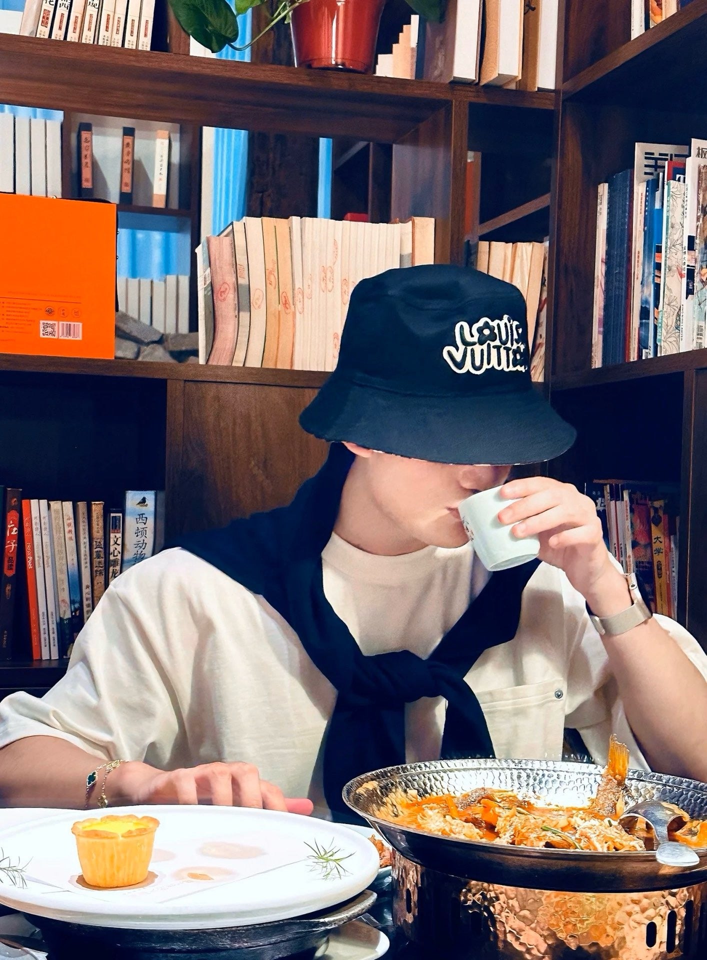 루이비통 버킷햇
