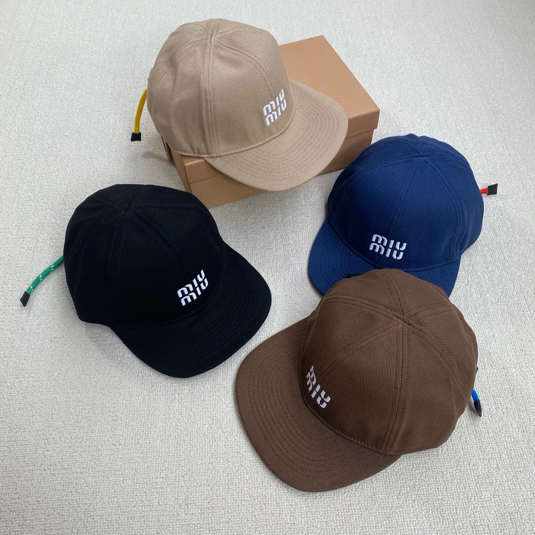 미우미우 볼캡