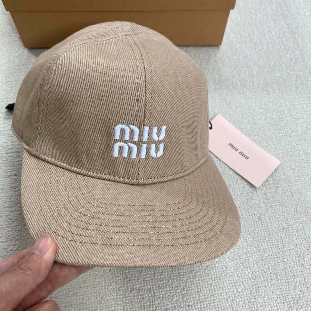 미우미우 볼캡