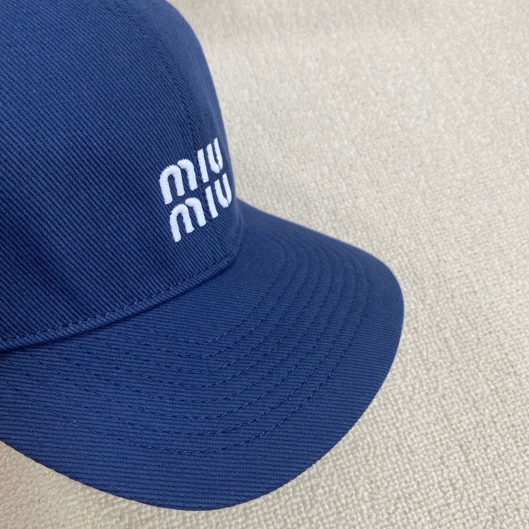 미우미우 볼캡