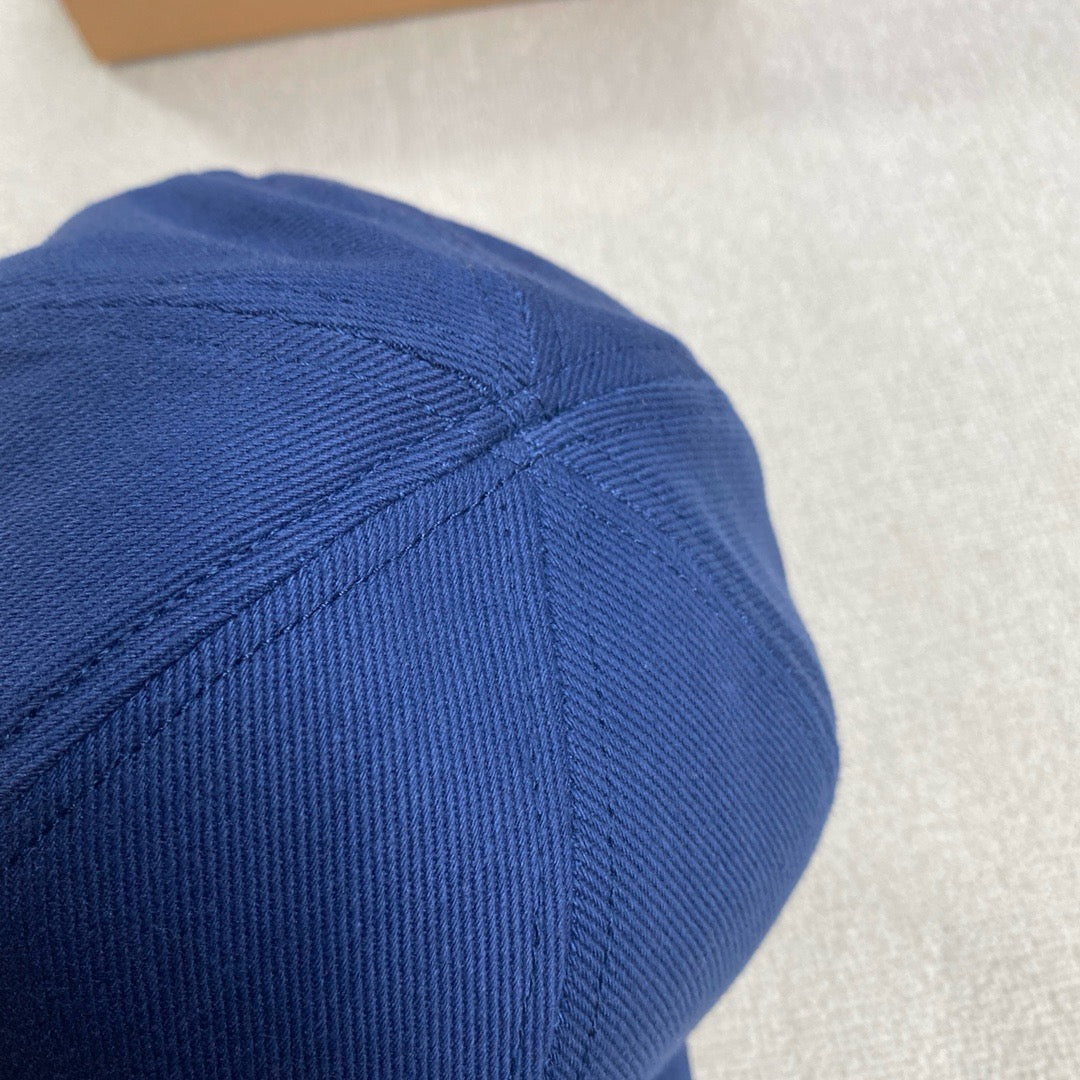 미우미우 볼캡