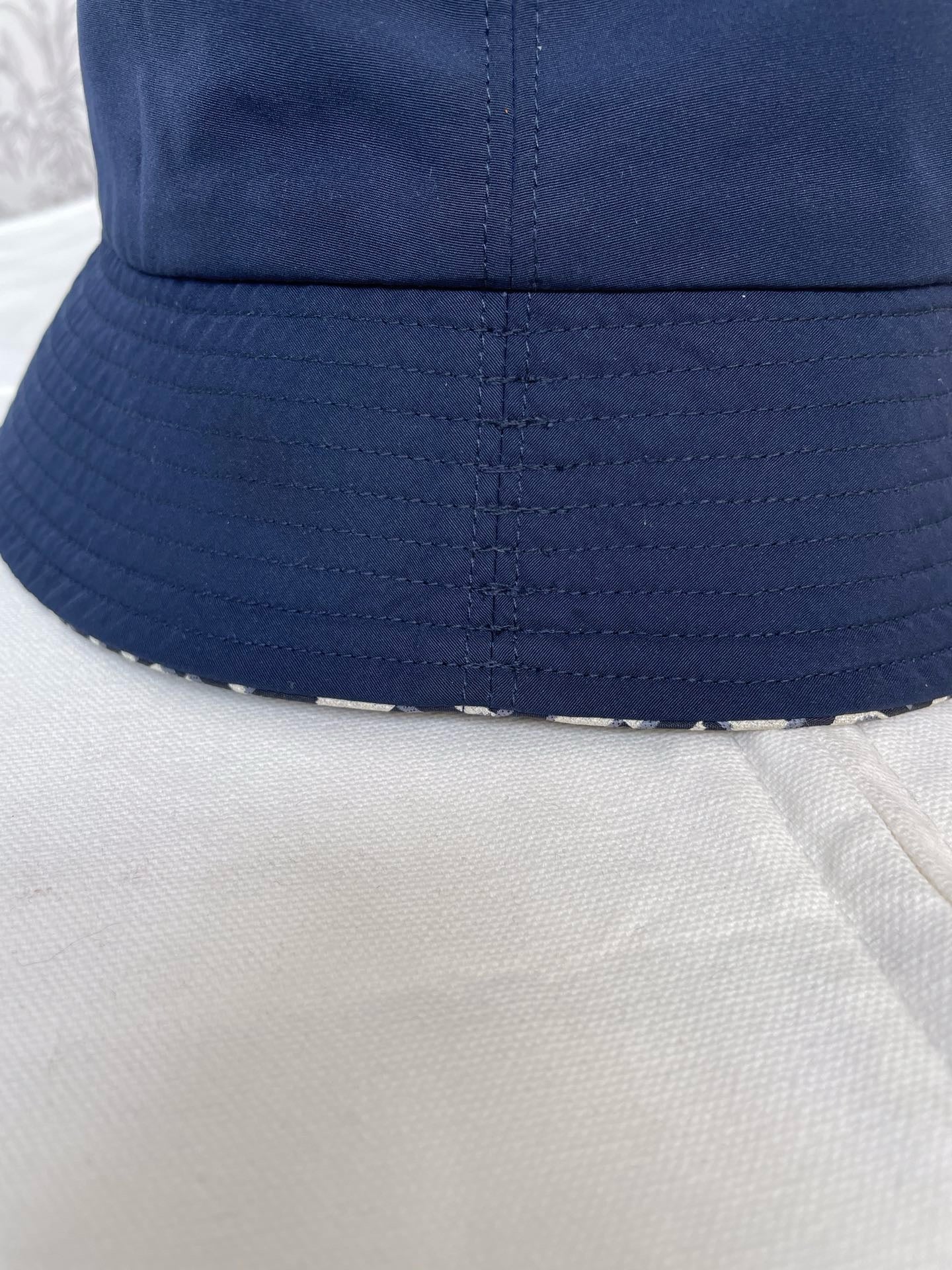 디올 버킷햇