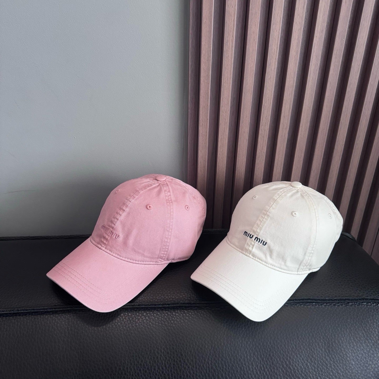 미우미우 볼캡