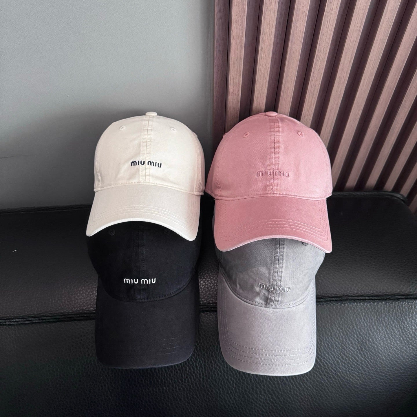 미우미우 볼캡