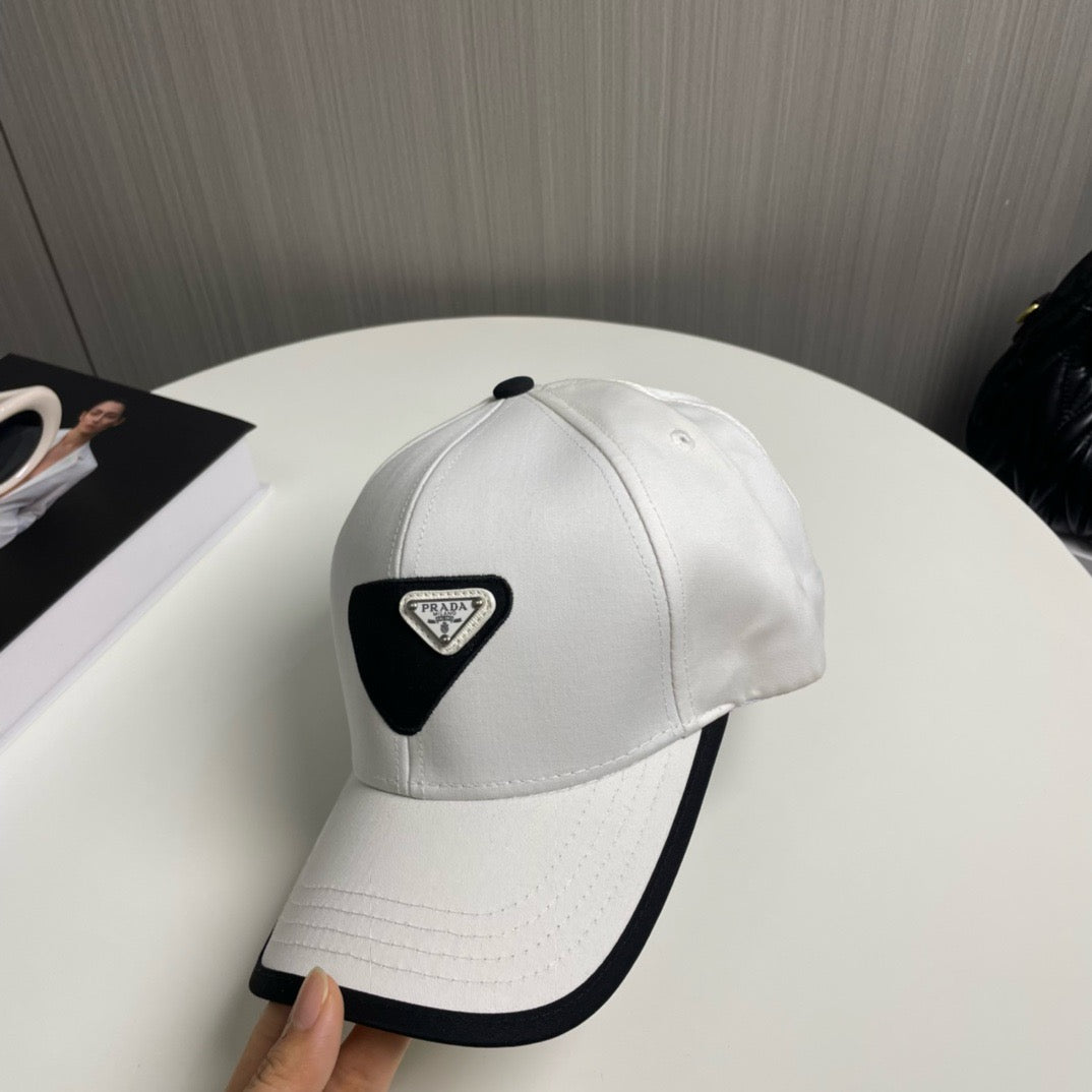 프라다 볼캡