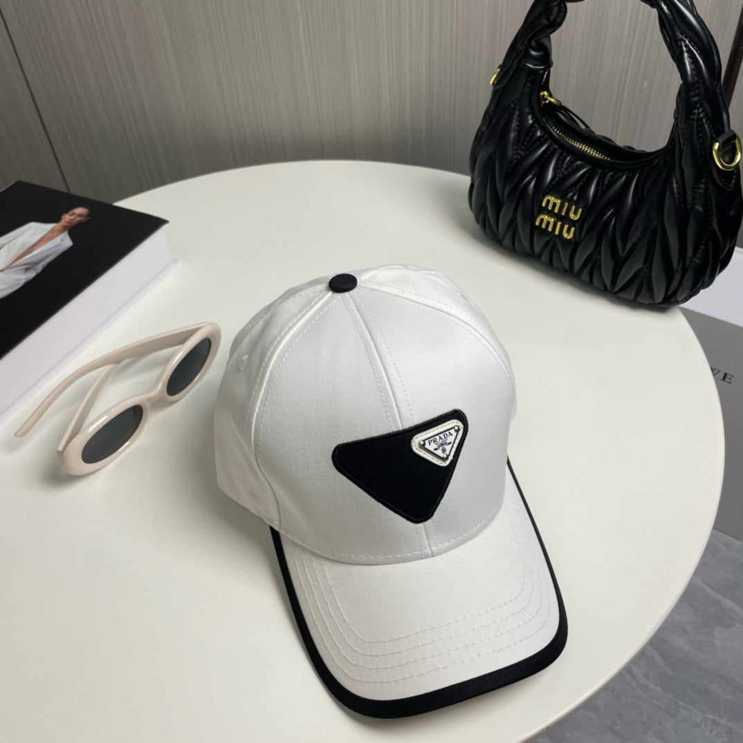 프라다 볼캡