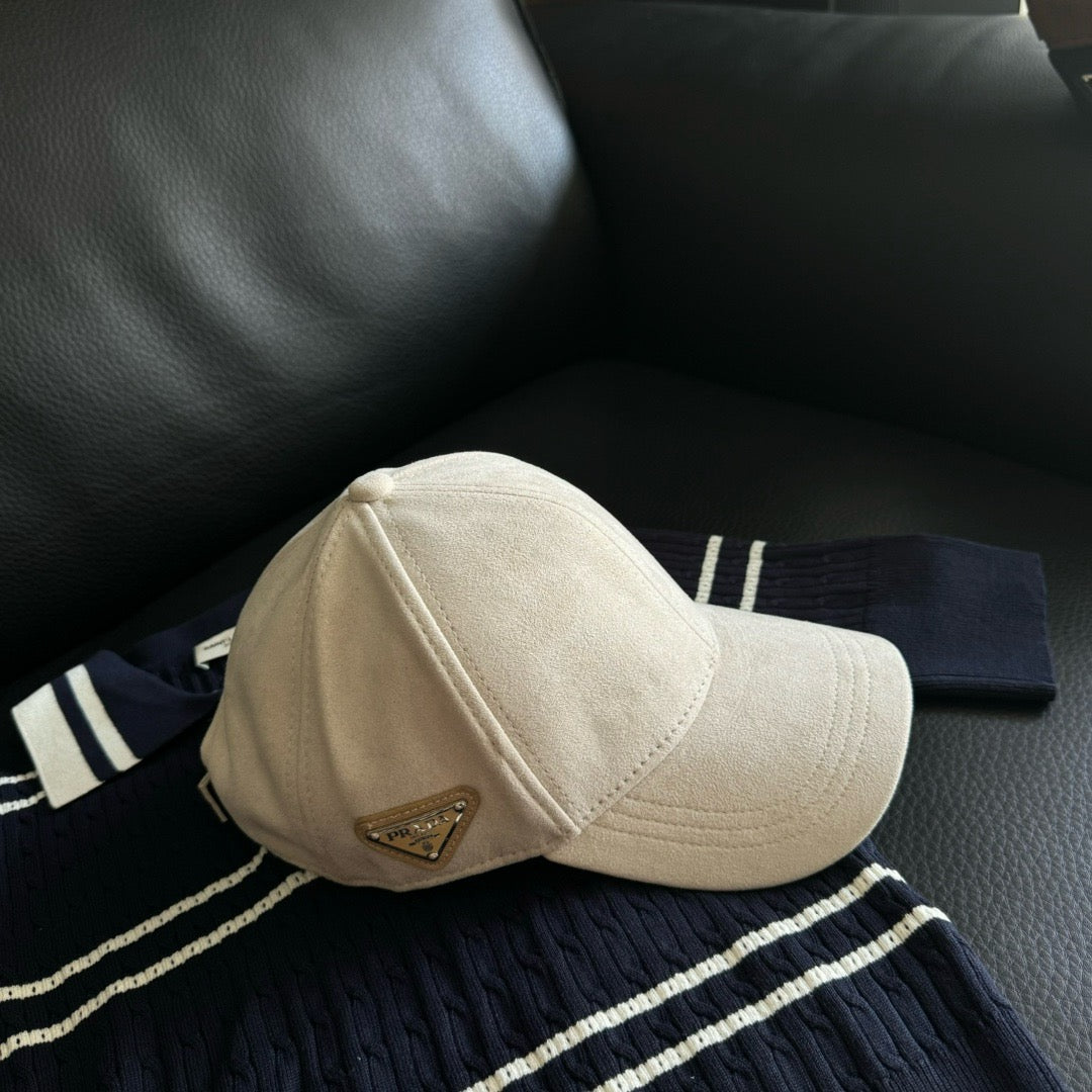 프라다 볼캡