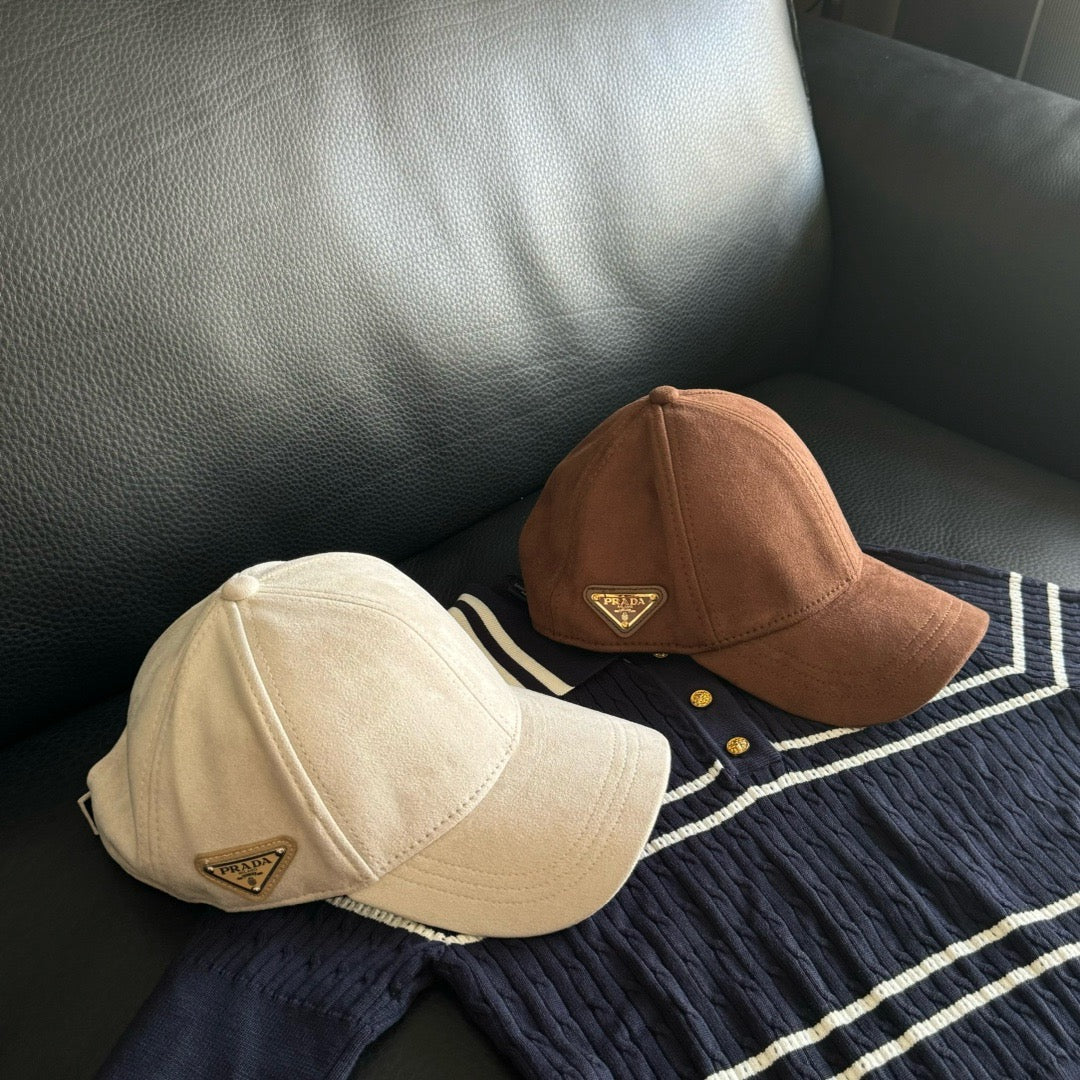 프라다 볼캡
