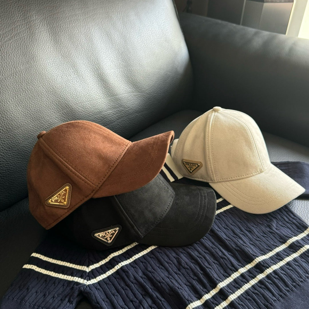 프라다 볼캡