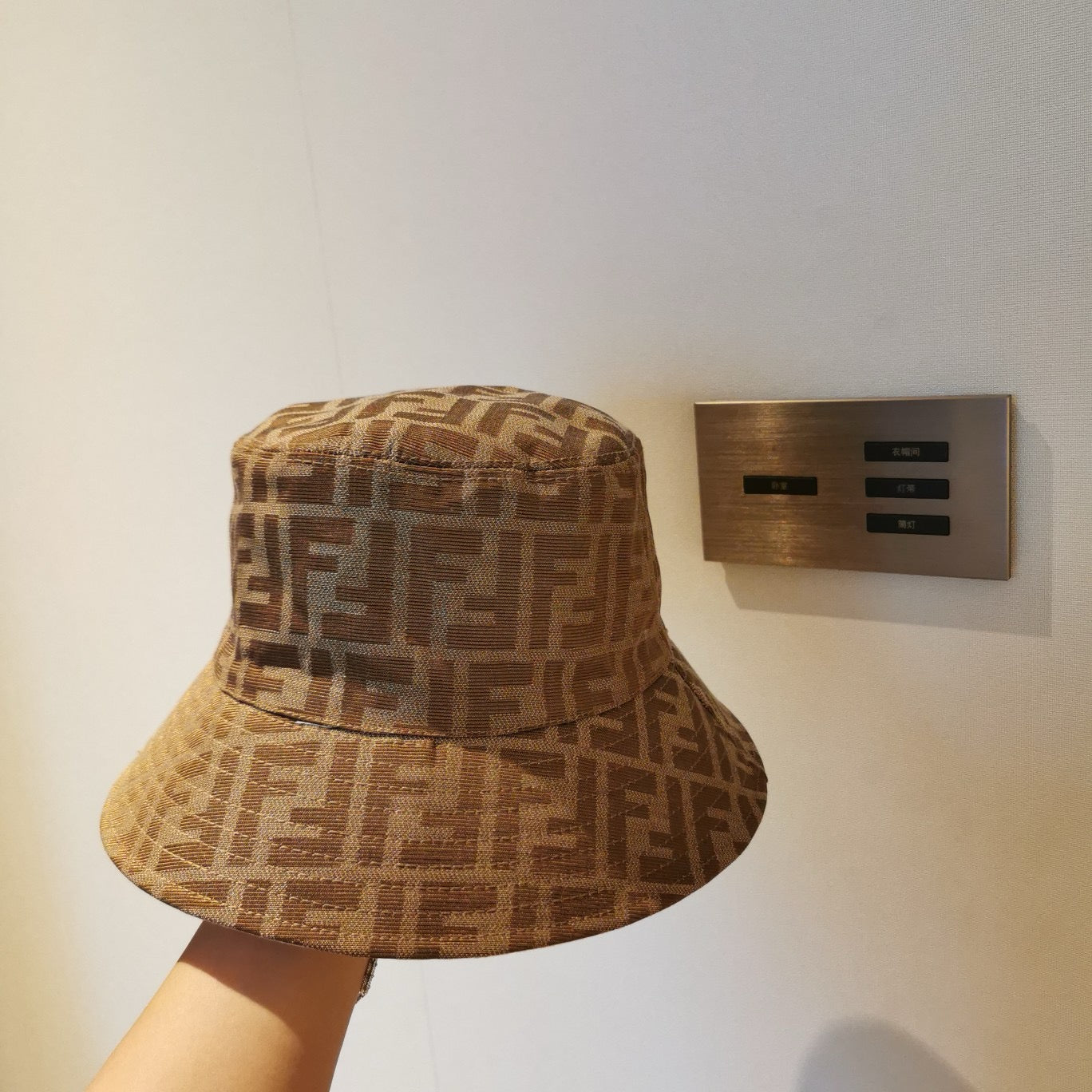 펜디 버킷햇