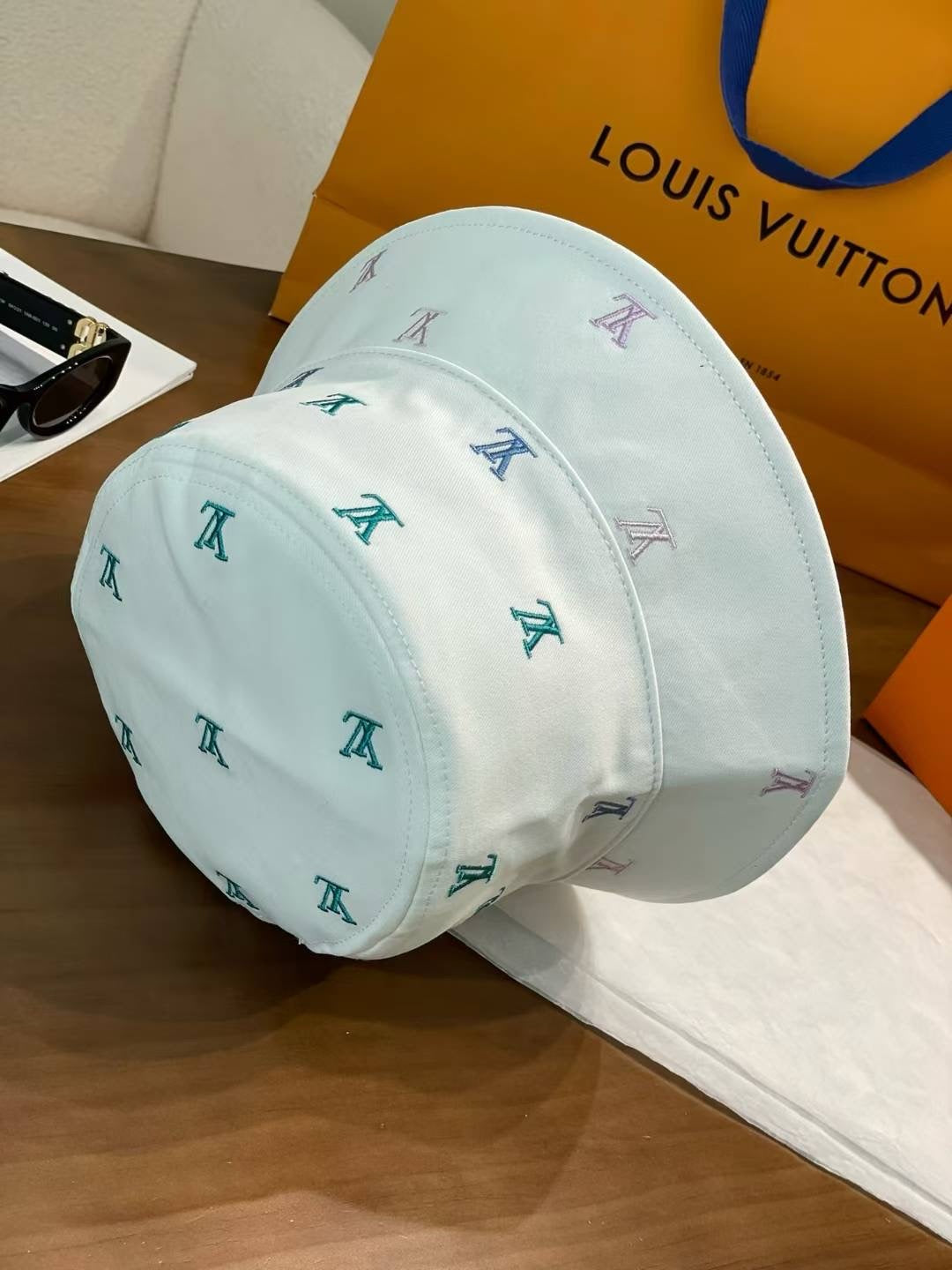 루이비통 버킷햇