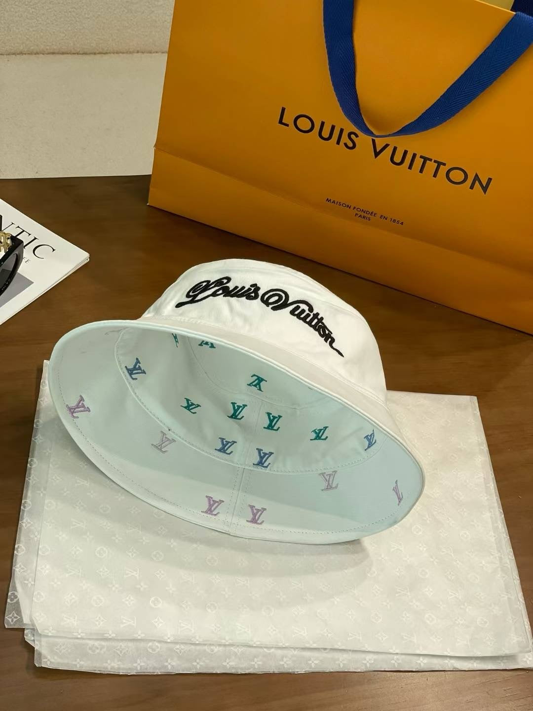 루이비통 버킷햇