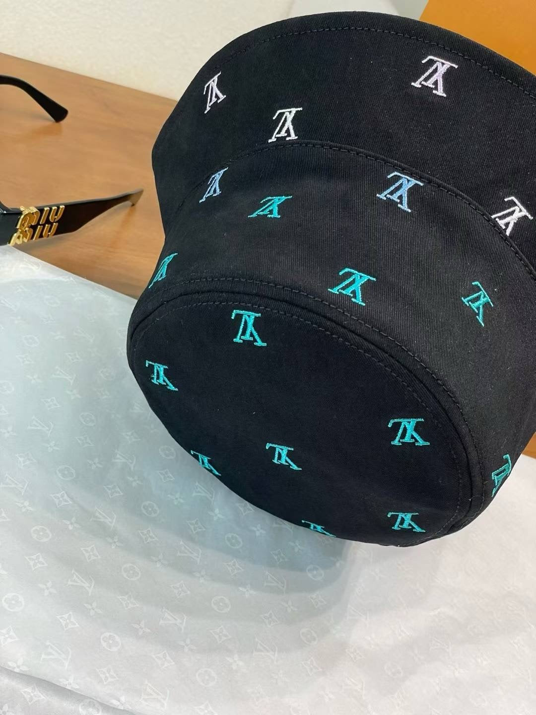 루이비통 버킷햇
