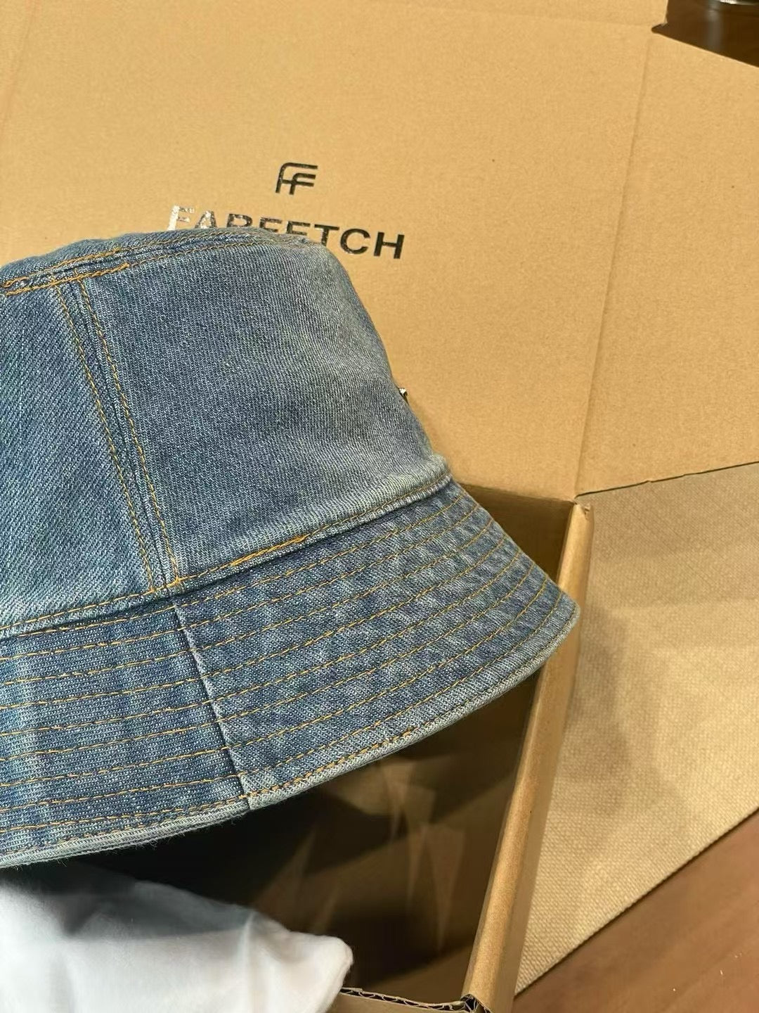프라다 버킷햇