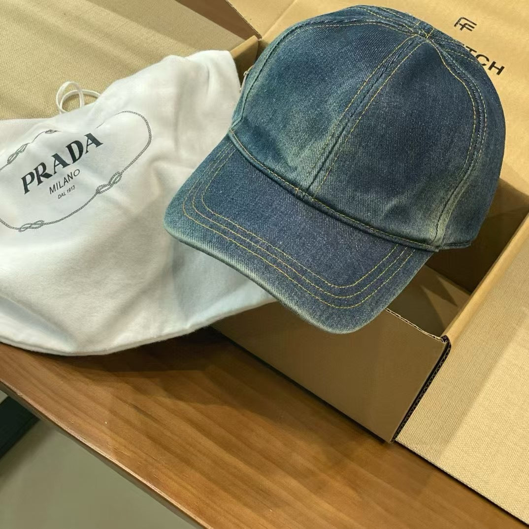 프라다 볼캡